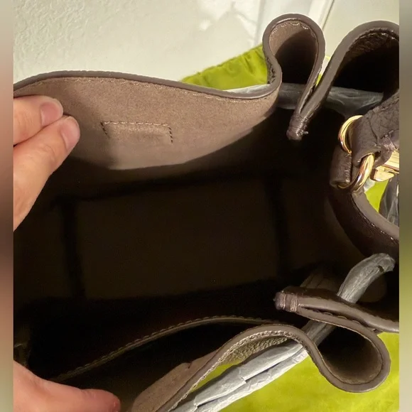 NWT Tory Burch Romy Pebble Leather Bucket Bag (Deep Brown) - Picture 4 of 4